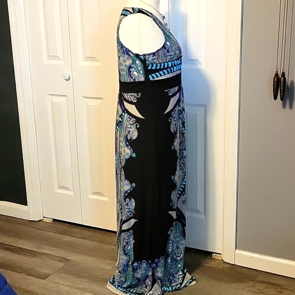 Beautiful Maxi Dress - Picture 3 of 8